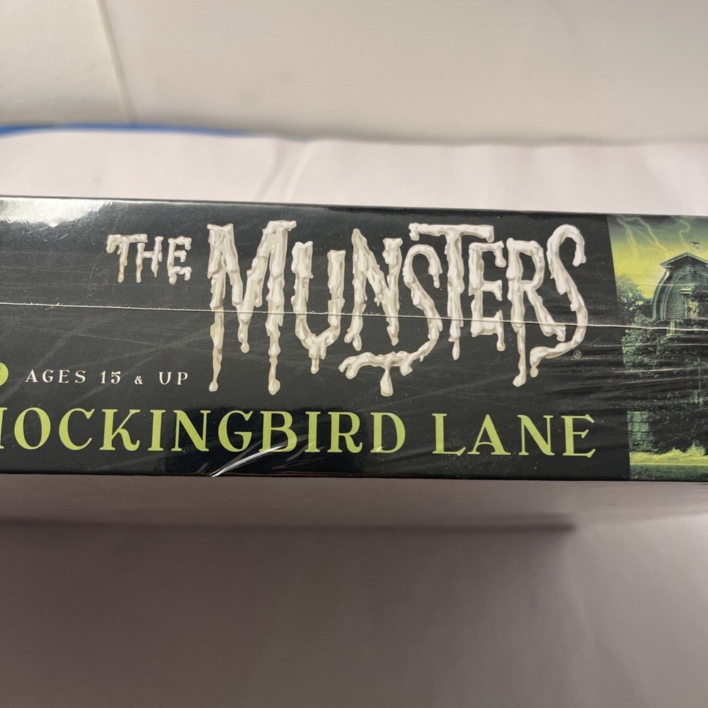 Moebius HO Scale The Munsters House at 1313 Mockingbird Lane Model Kit New - Picture 8 of 11